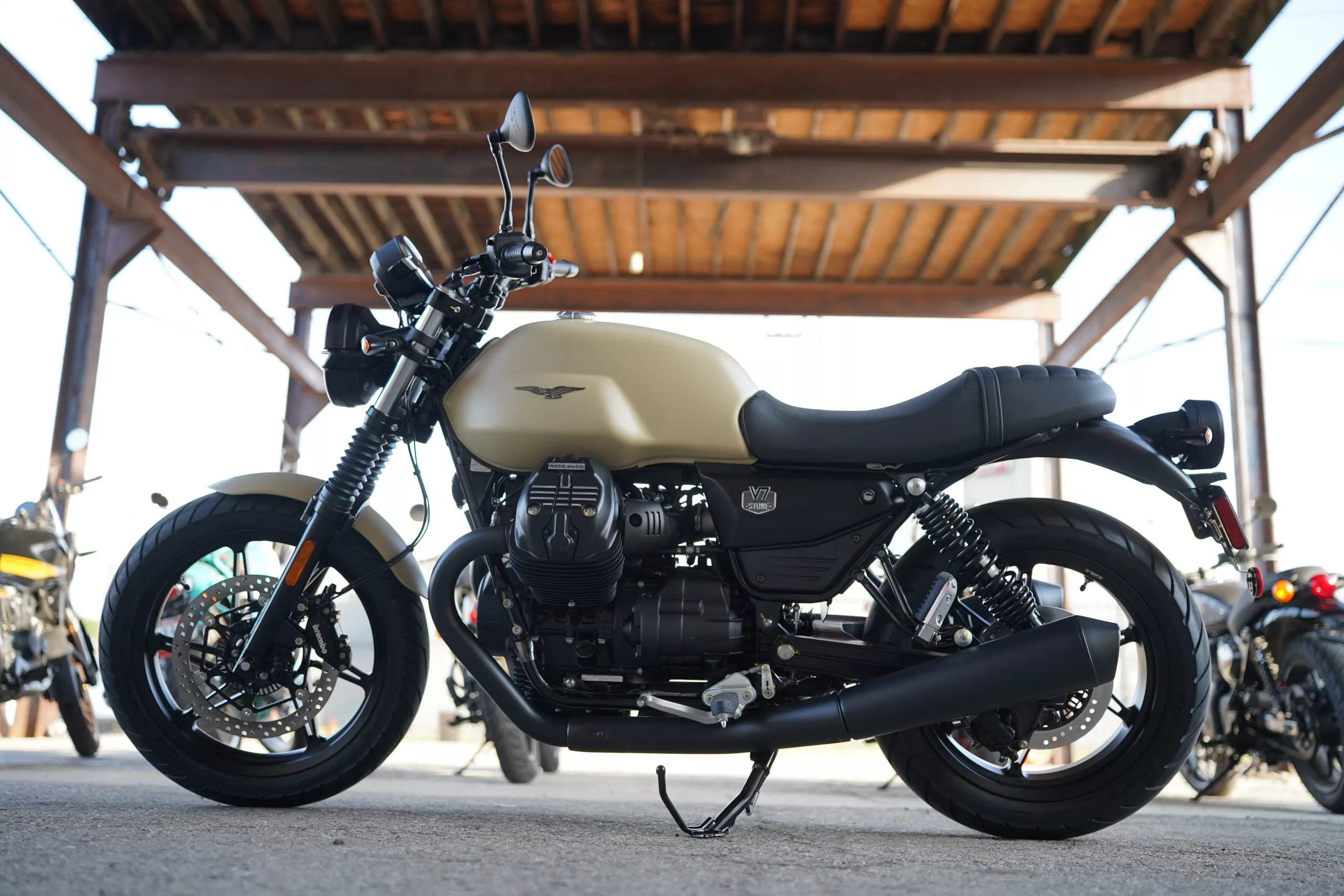 2027 Moto Guzzi V7 Stone - Sabbia Camo - Image 12