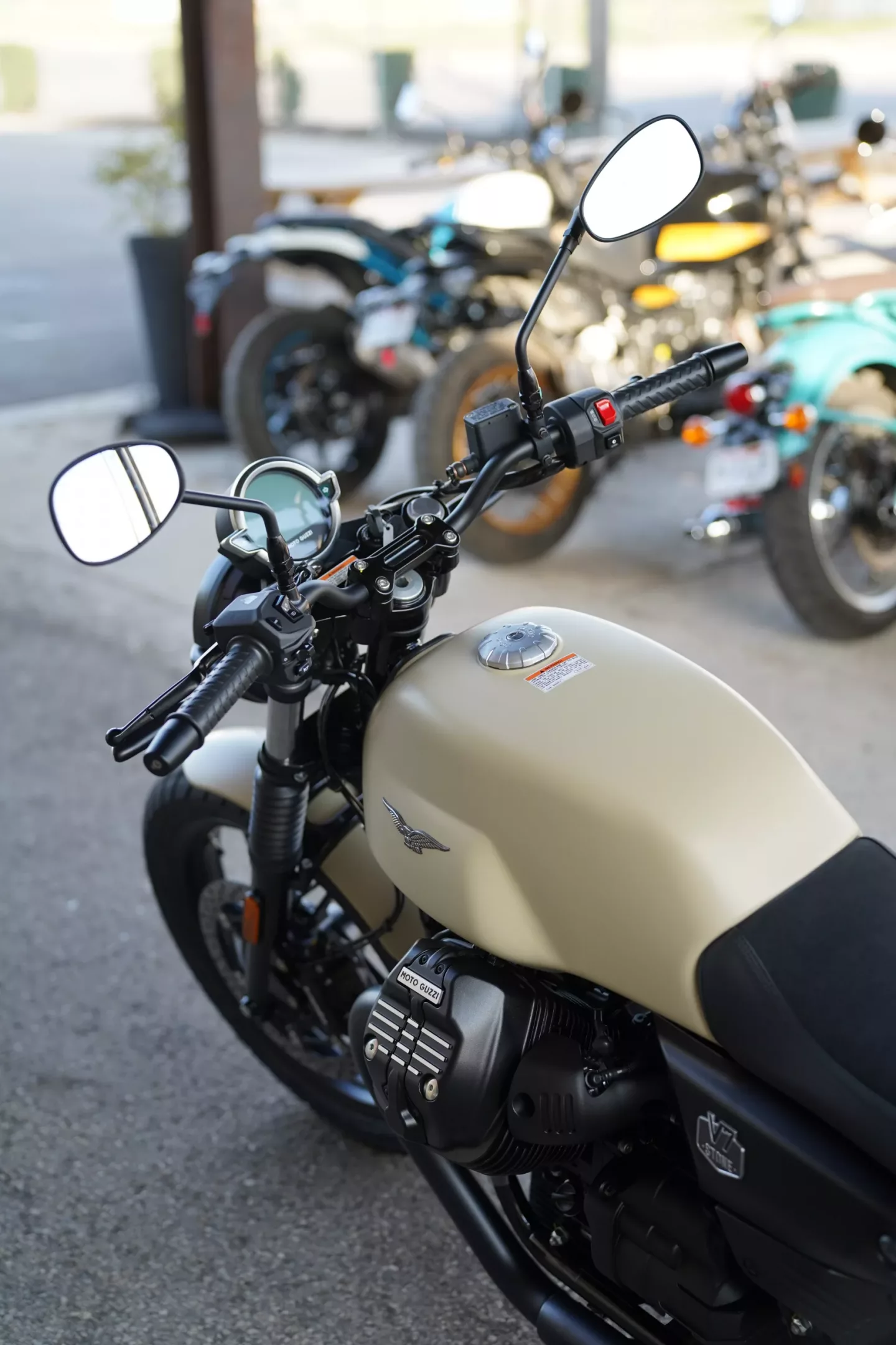 DSC00514 2027 Moto Guzzi V7 Stone - Sabbia Camo