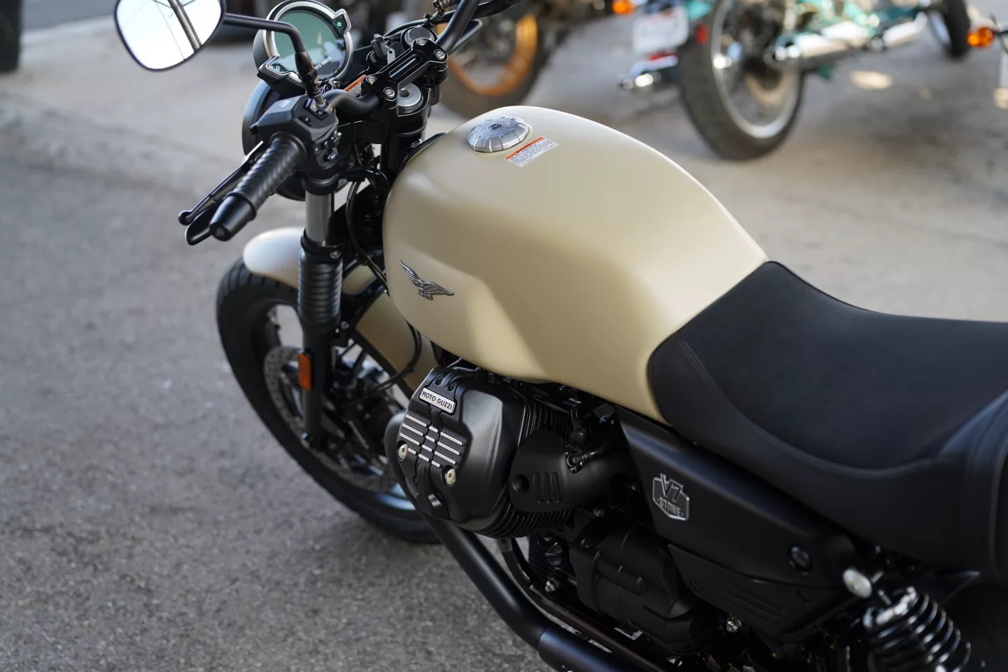 DSC00515 2027 Moto Guzzi V7 Stone - Sabbia Camo