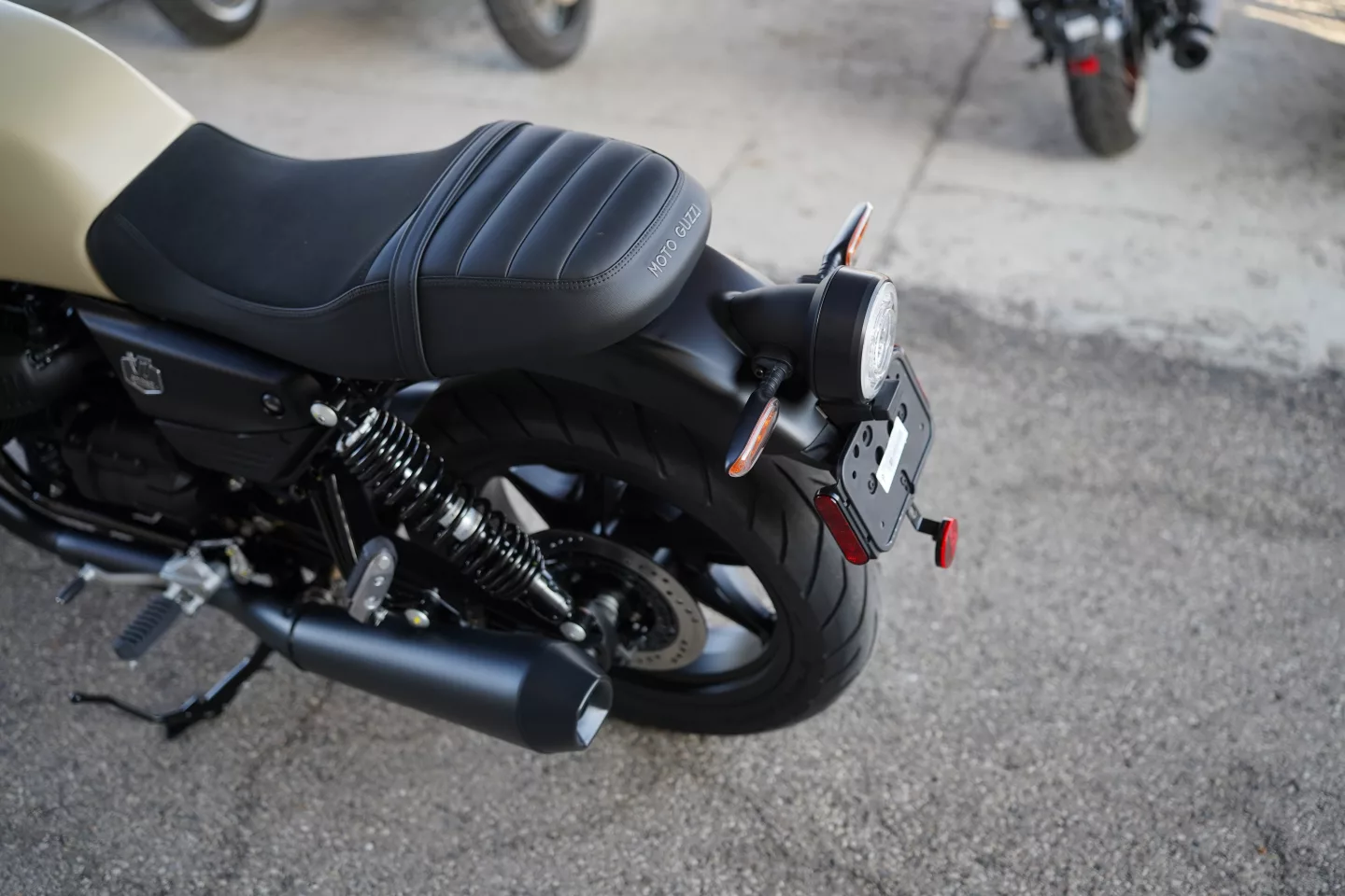 DSC00517 2027 Moto Guzzi V7 Stone - Sabbia Camo