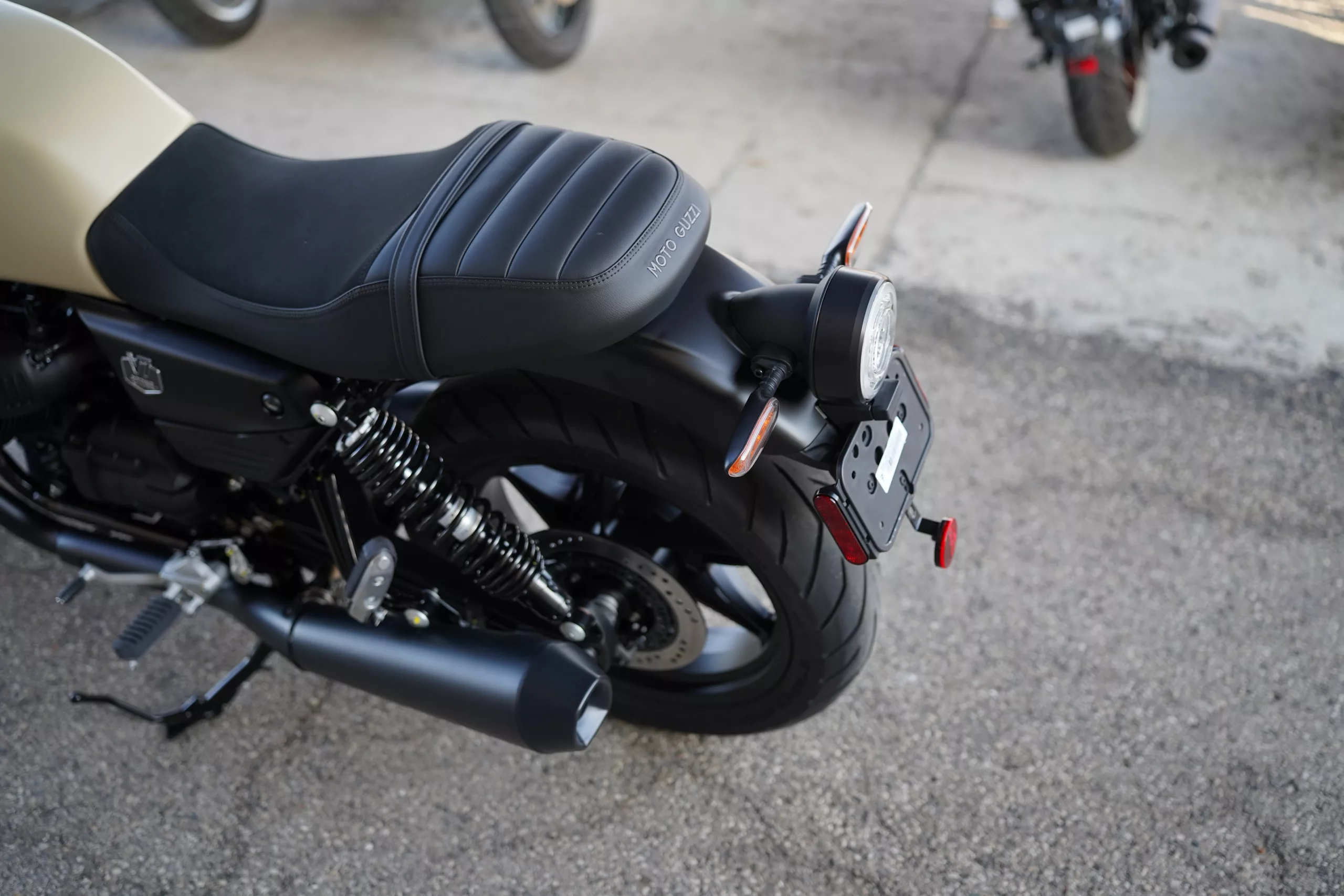 2027 Moto Guzzi V7 Stone - Sabbia Camo - Image 19