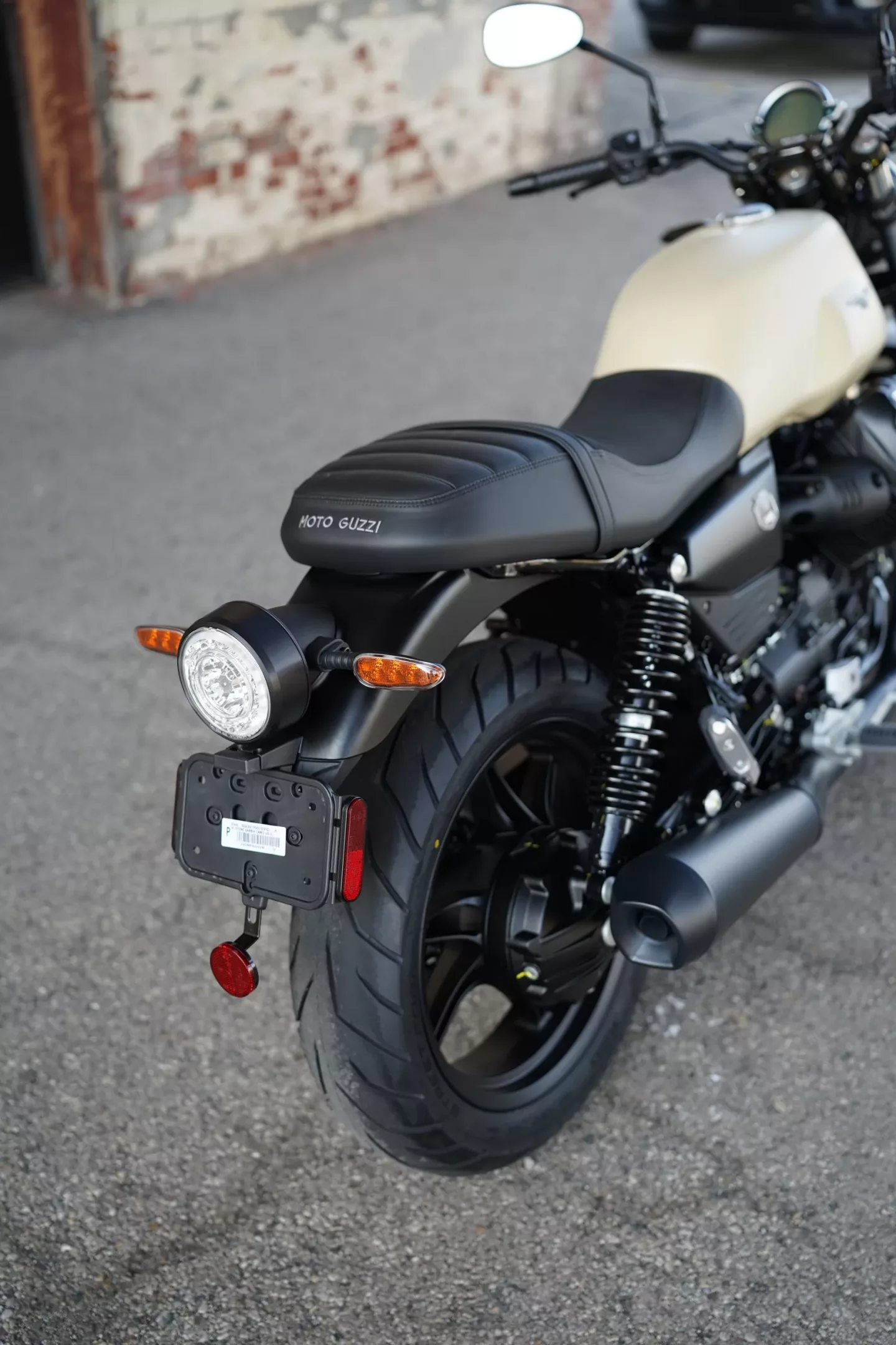 DSC00521 2027 Moto Guzzi V7 Stone - Sabbia Camo