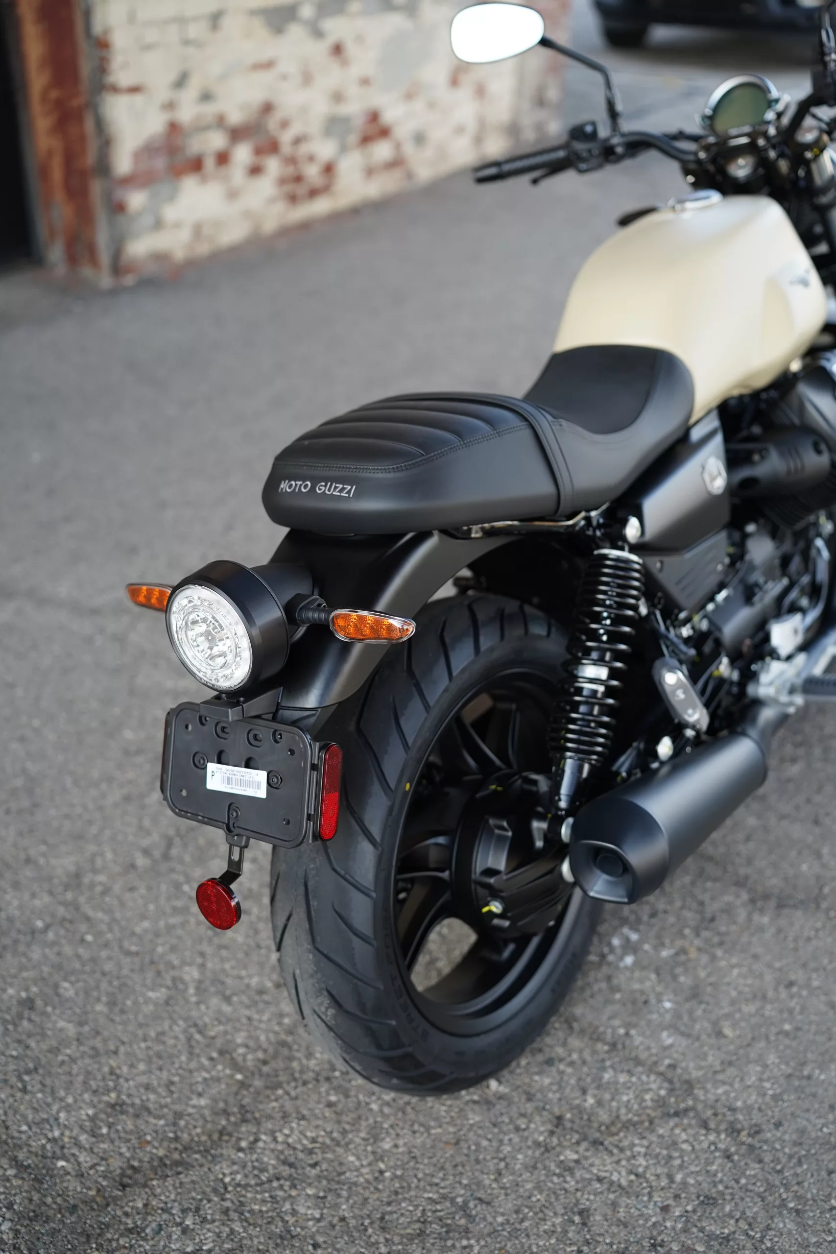 2027 Moto Guzzi V7 Stone - Sabbia Camo - Image 23