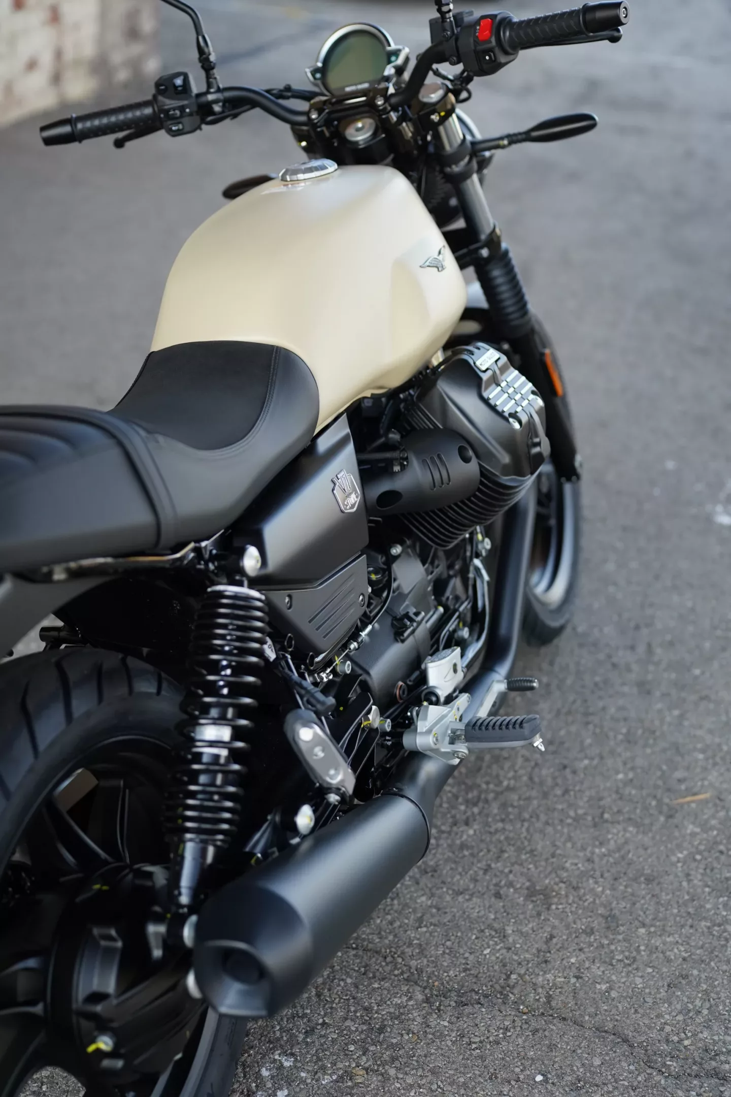 DSC00522 2027 Moto Guzzi V7 Stone - Sabbia Camo