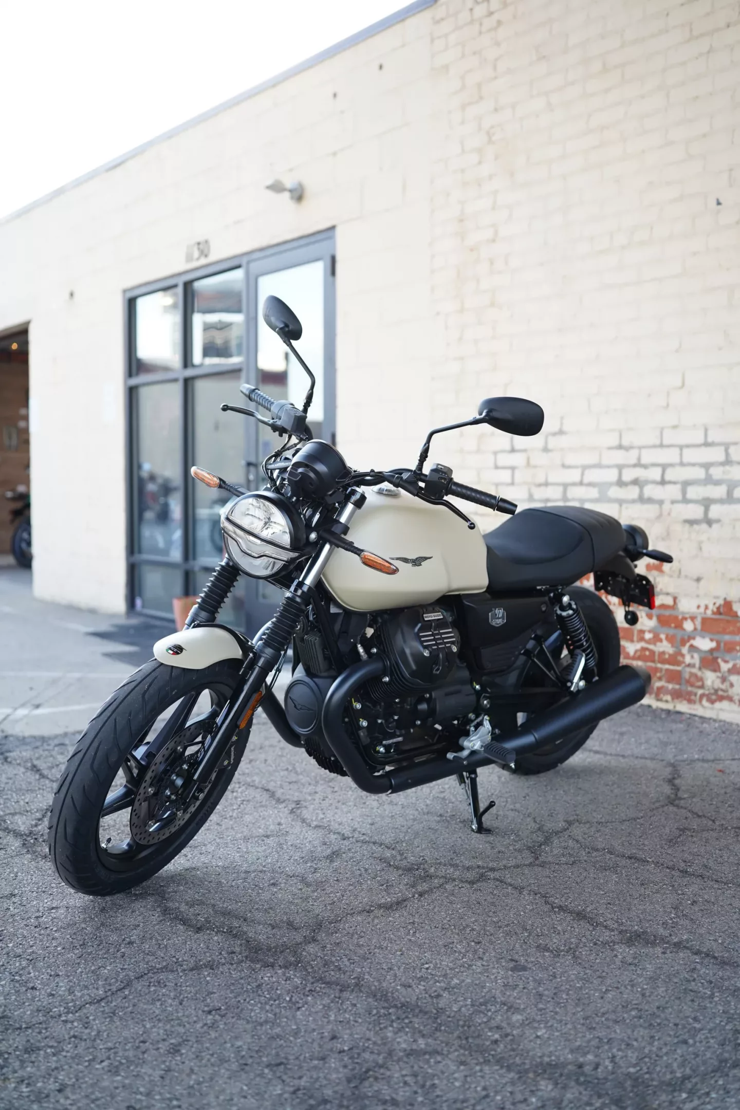 DSC00524 2027 Moto Guzzi V7 Stone - Sabbia Camo