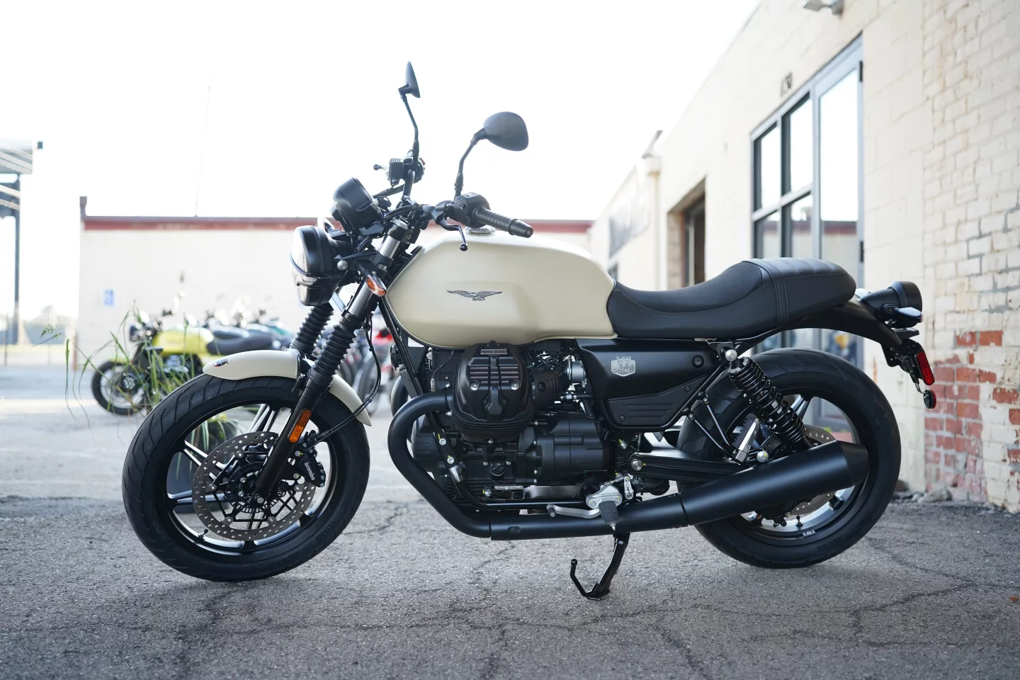 DSC00528 2027 Moto Guzzi V7 Stone - Sabbia Camo
