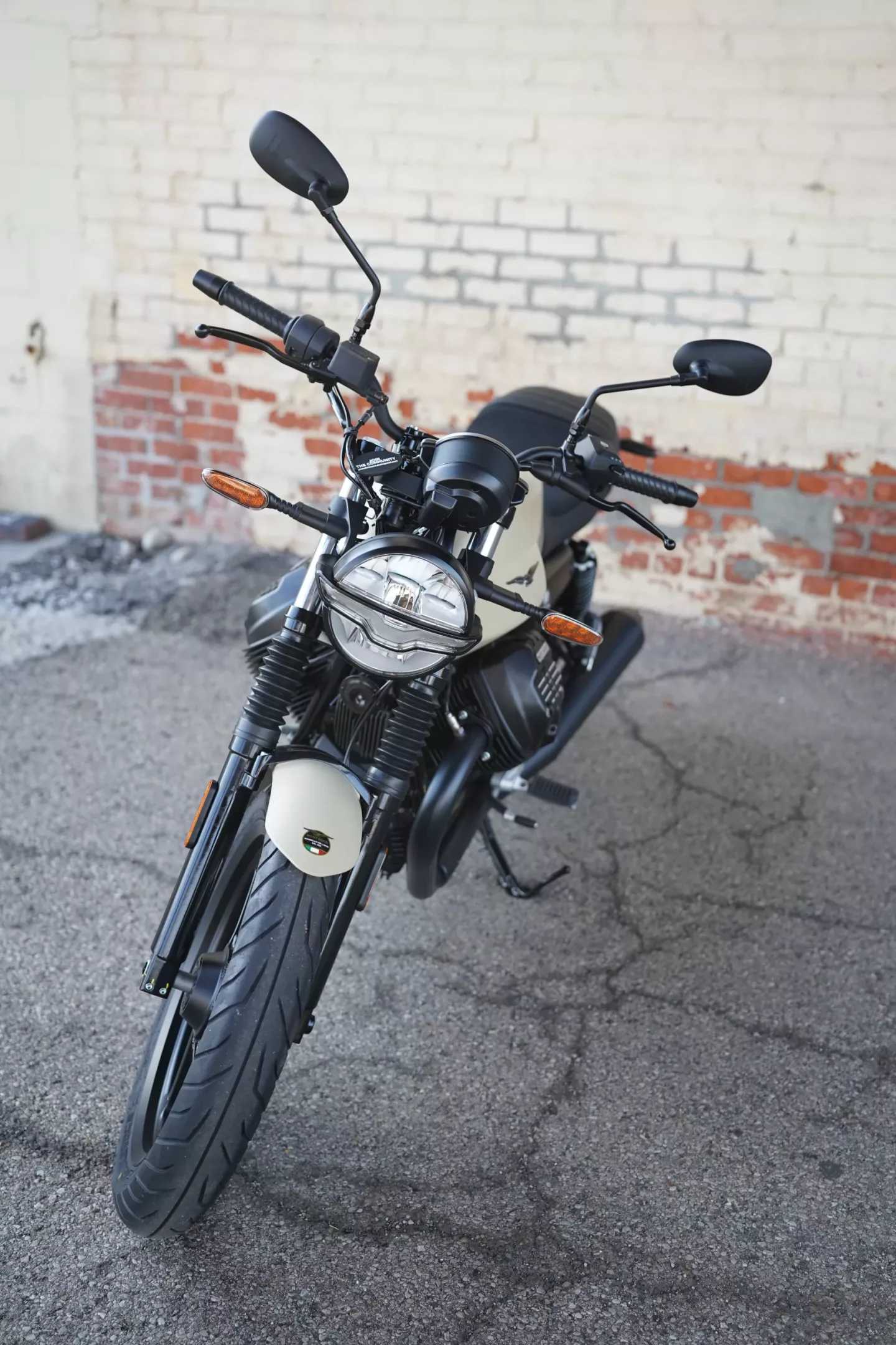 DSC00532 2027 Moto Guzzi V7 Stone - Sabbia Camo