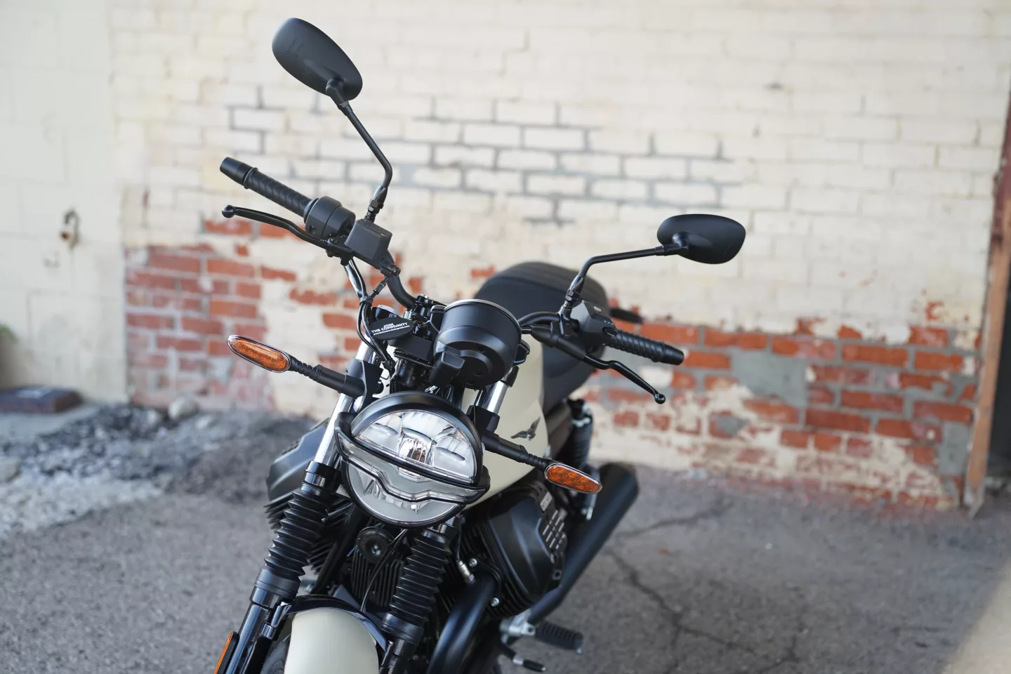 DSC00533 2027 Moto Guzzi V7 Stone - Sabbia Camo