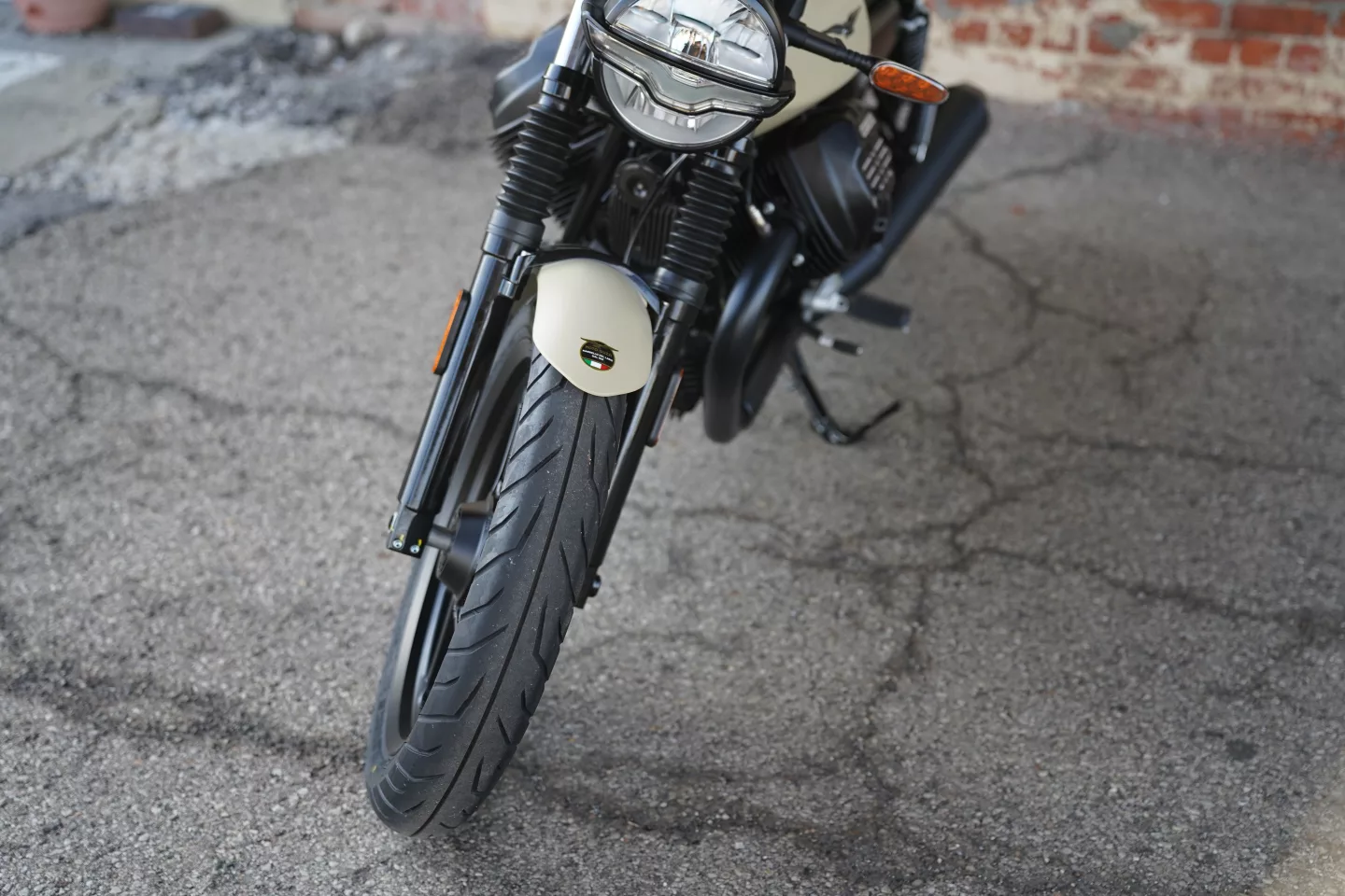 DSC00534 2027 Moto Guzzi V7 Stone - Sabbia Camo