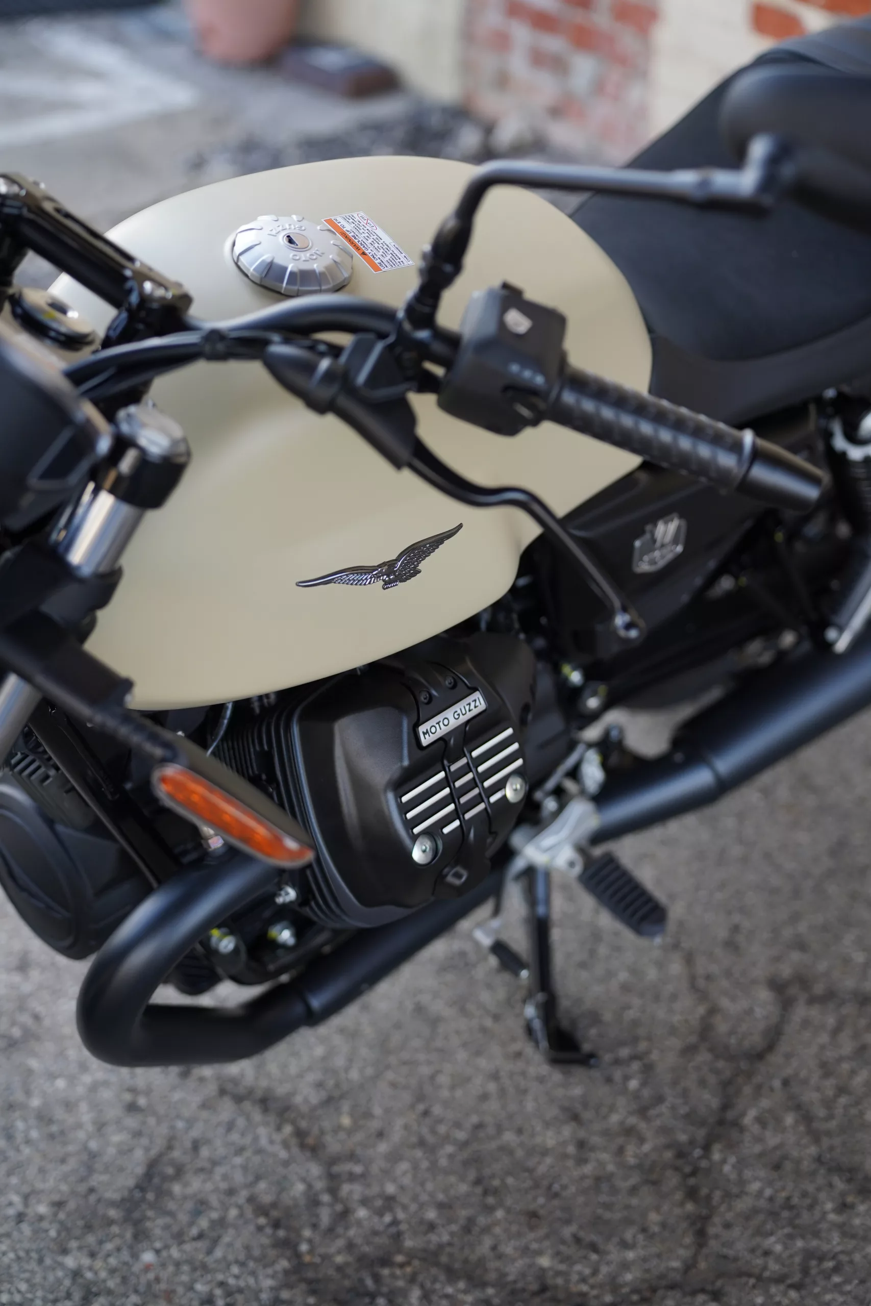 2027 Moto Guzzi V7 Stone - Sabbia Camo - Image 37