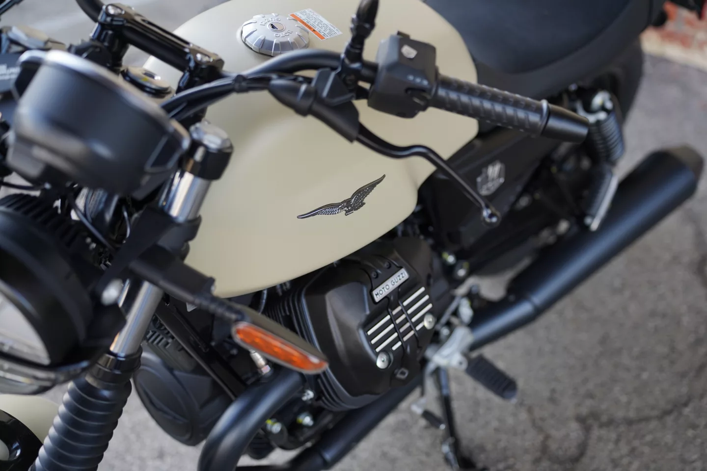 DSC00536 2027 Moto Guzzi V7 Stone - Sabbia Camo