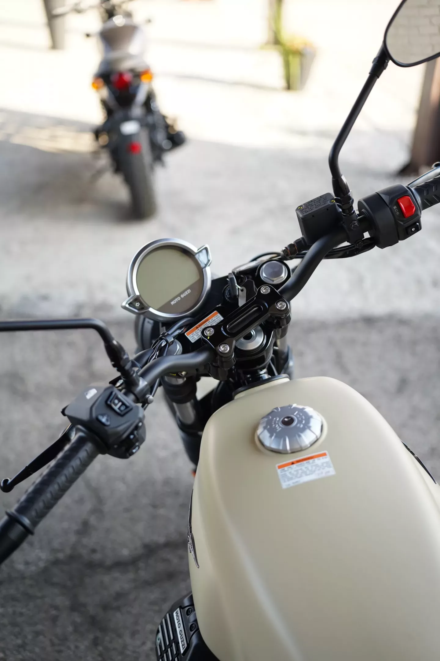 DSC00537 2027 Moto Guzzi V7 Stone - Sabbia Camo