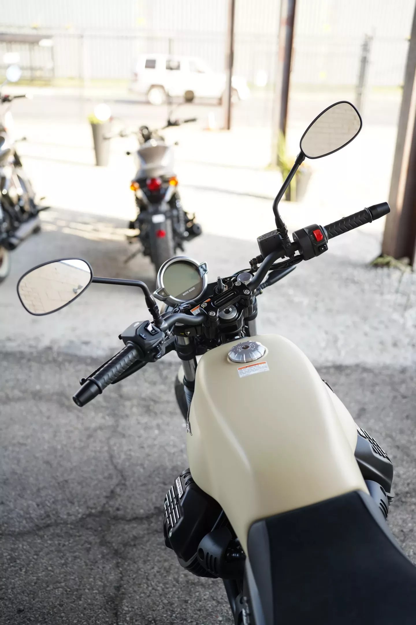 DSC00538 2027 Moto Guzzi V7 Stone - Sabbia Camo