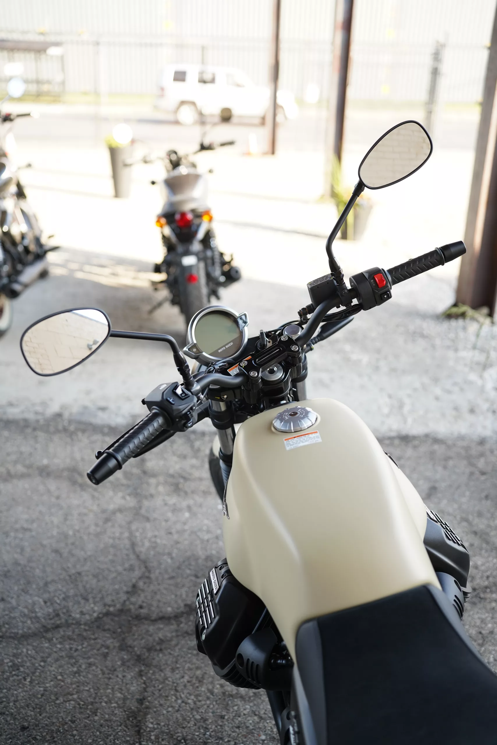 2027 Moto Guzzi V7 Stone - Sabbia Camo - Image 40