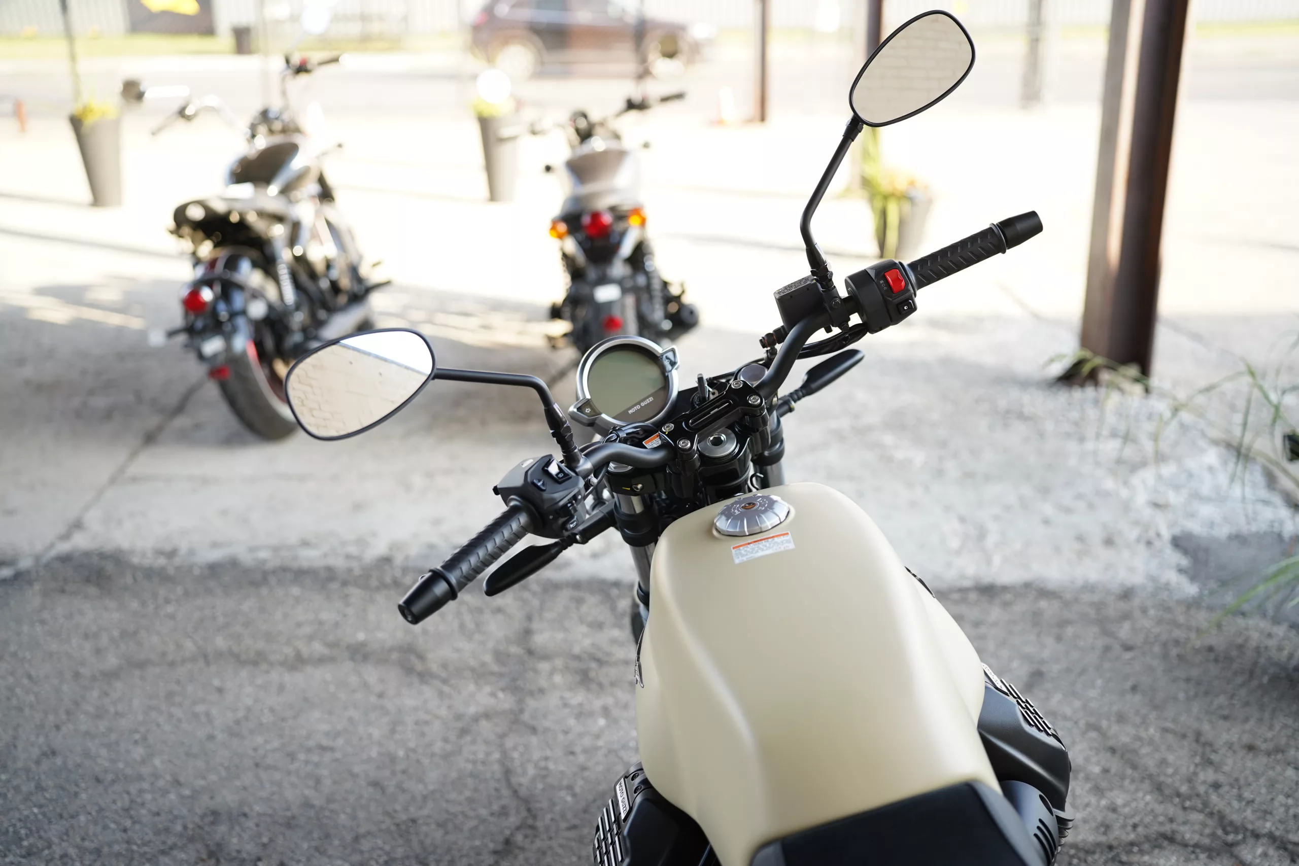 2027 Moto Guzzi V7 Stone - Sabbia Camo - Image 41