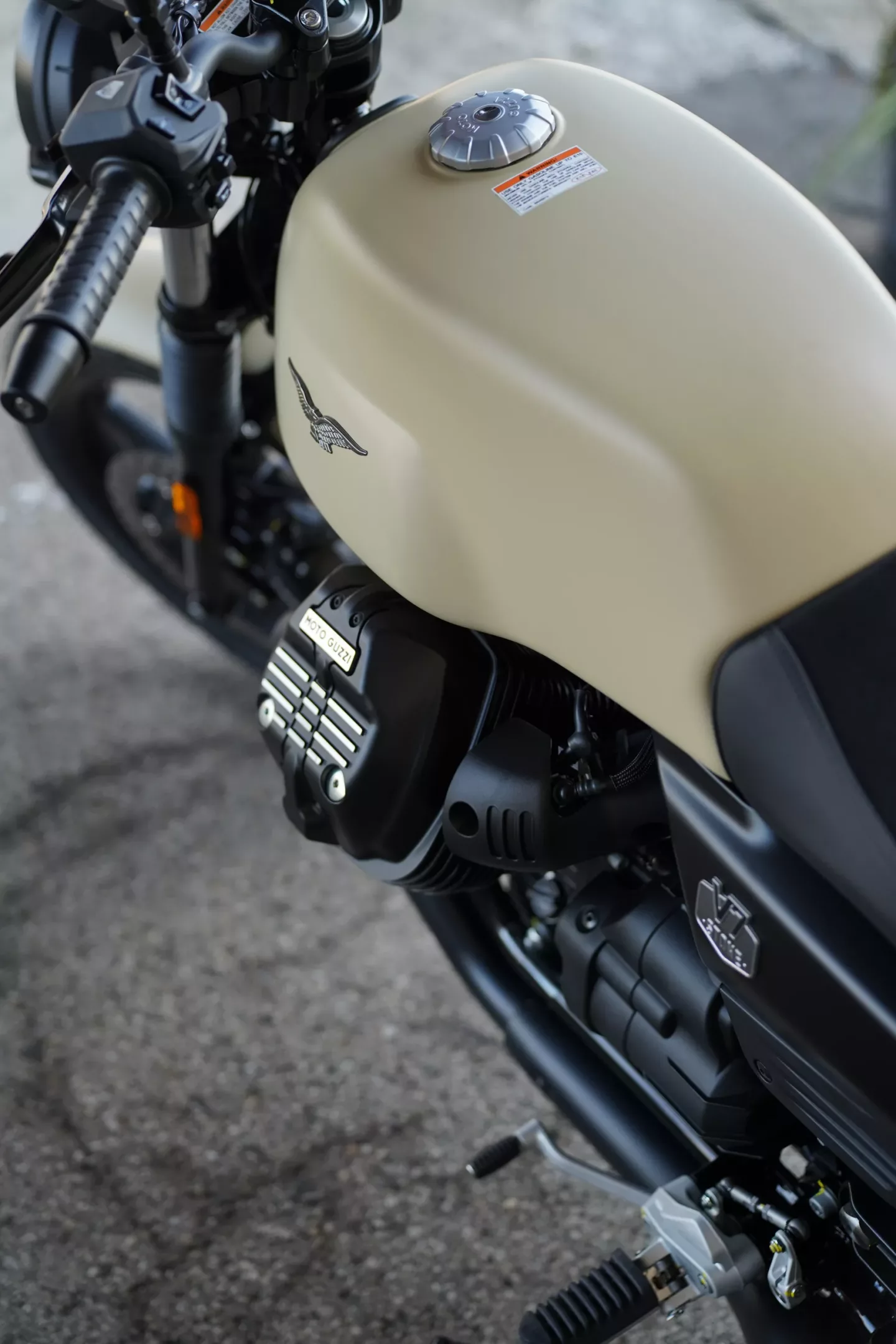 DSC00540 2027 Moto Guzzi V7 Stone - Sabbia Camo
