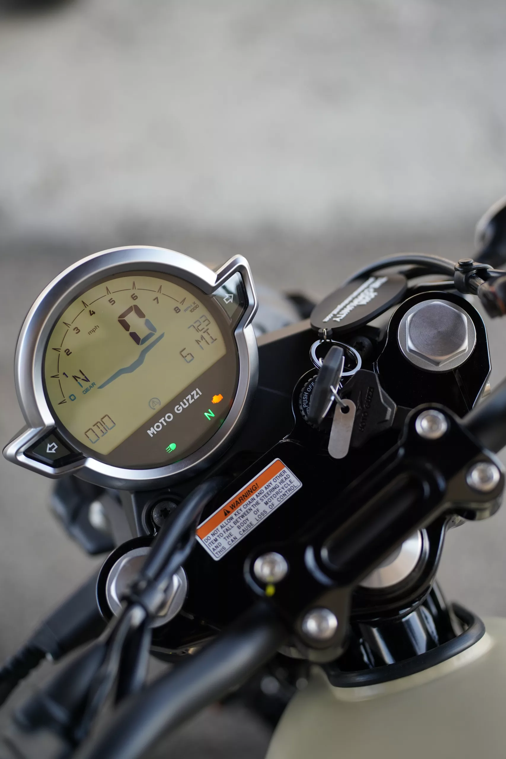 2027 Moto Guzzi V7 Stone - Sabbia Camo - Image 43