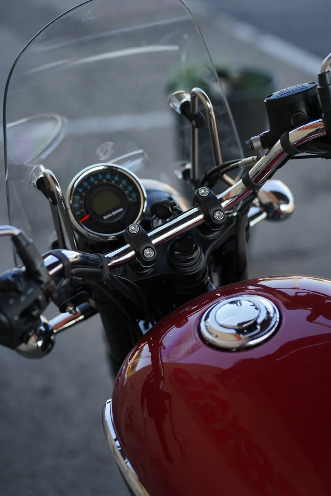 DSC00657 2024 Royal Enfield Meteor 350 - Supernova Red