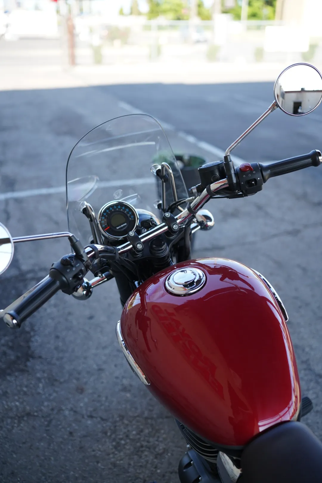 DSC00658 2024 Royal Enfield Meteor 350 - Supernova Red