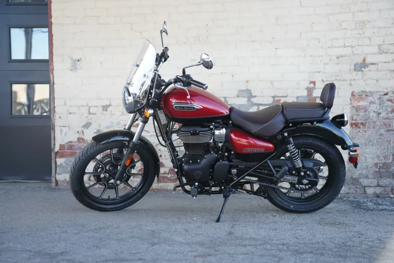 2024 Royal Enfield Meteor 350 - Supernova Red