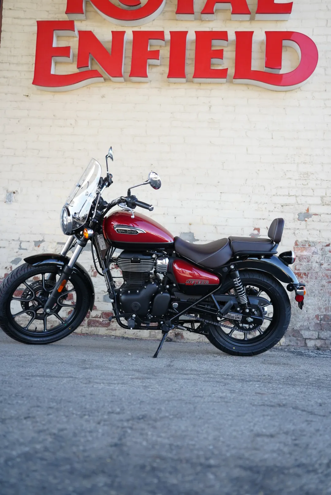 DSC00681 2024 Royal Enfield Meteor 350 - Supernova Red