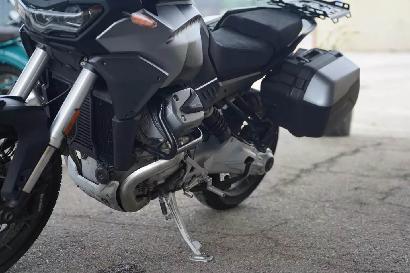 2024 Moto Guzzi Stelvio - Nero Vulcano