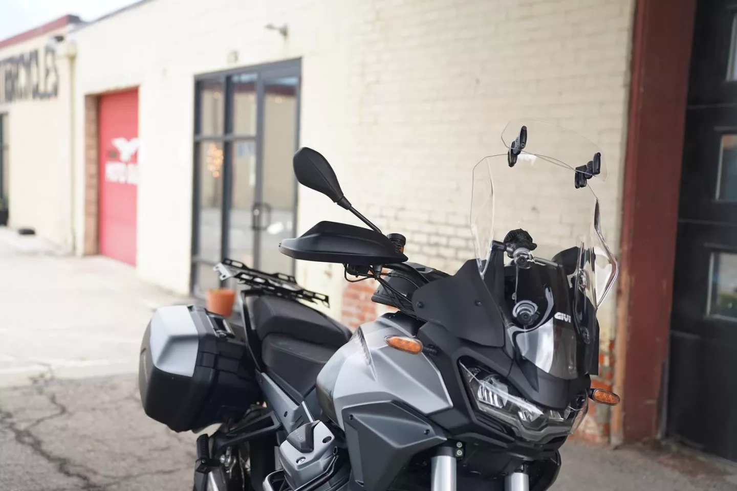 2024 Moto Guzzi Stelvio - Nero Vulcano