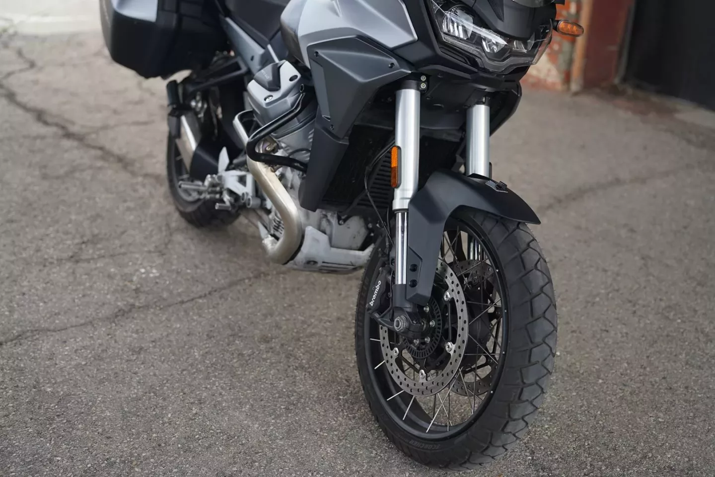 2024 Moto Guzzi Stelvio - Nero Vulcano