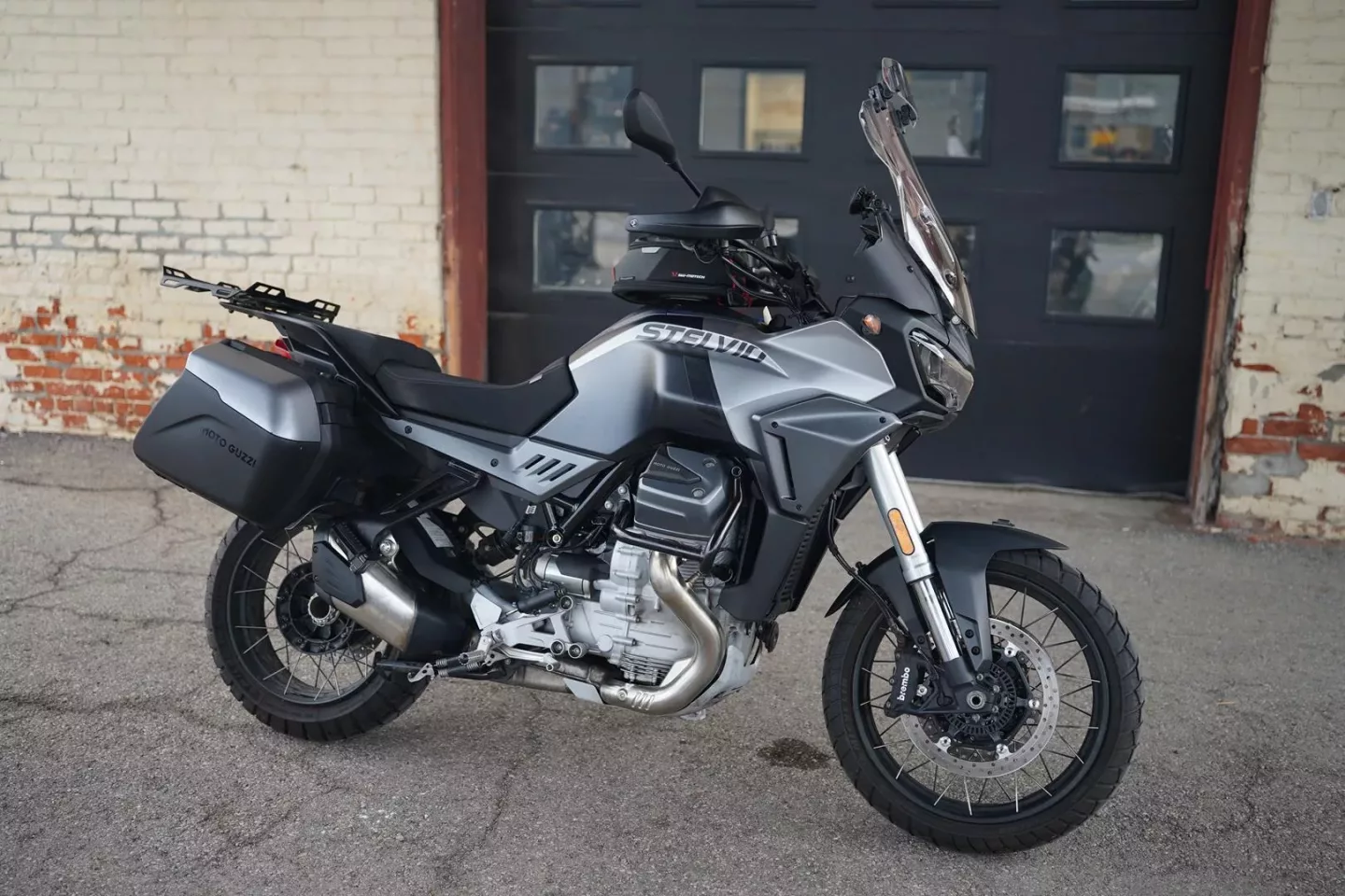 2024 Moto Guzzi Stelvio - Nero Vulcano