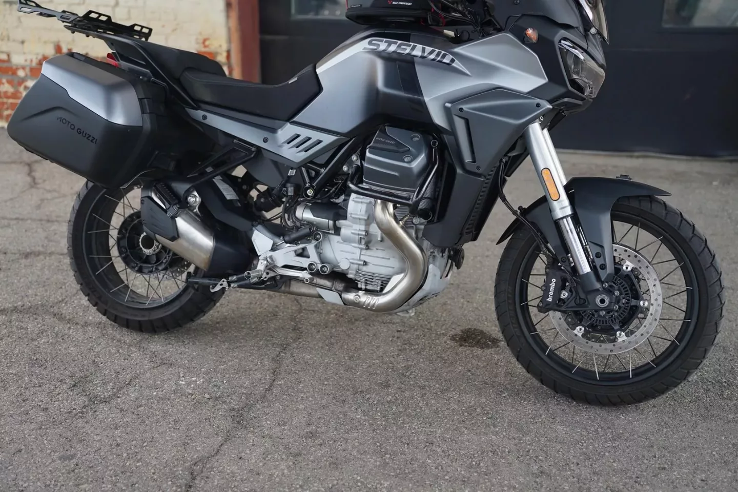2024 Moto Guzzi Stelvio - Nero Vulcano