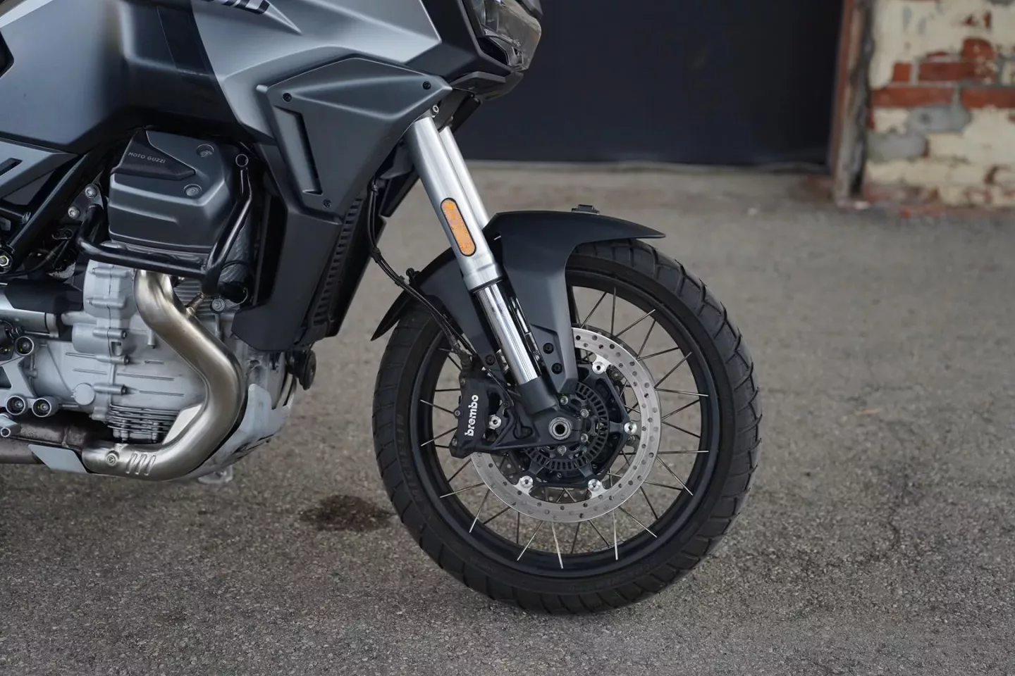 2024 Moto Guzzi Stelvio - Nero Vulcano