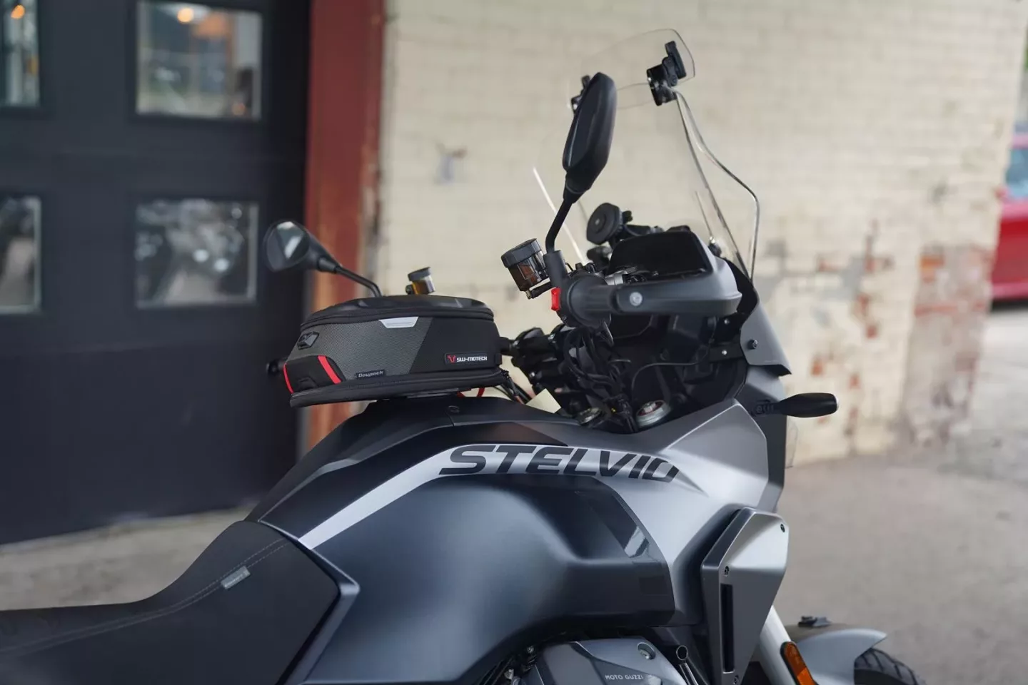 2024 Moto Guzzi Stelvio - Nero Vulcano