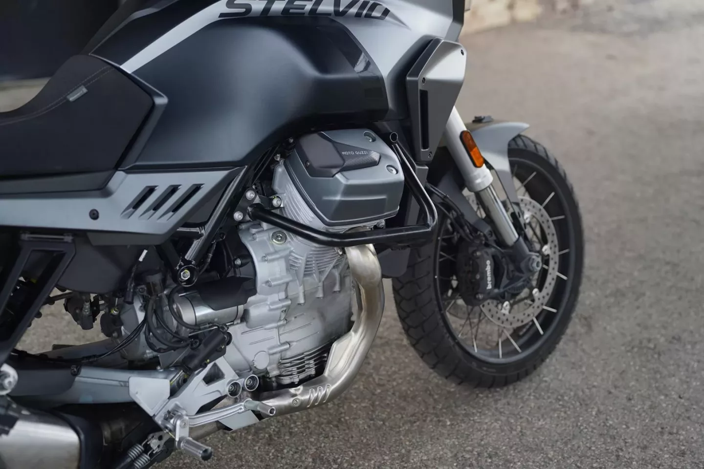 2024 Moto Guzzi Stelvio - Nero Vulcano