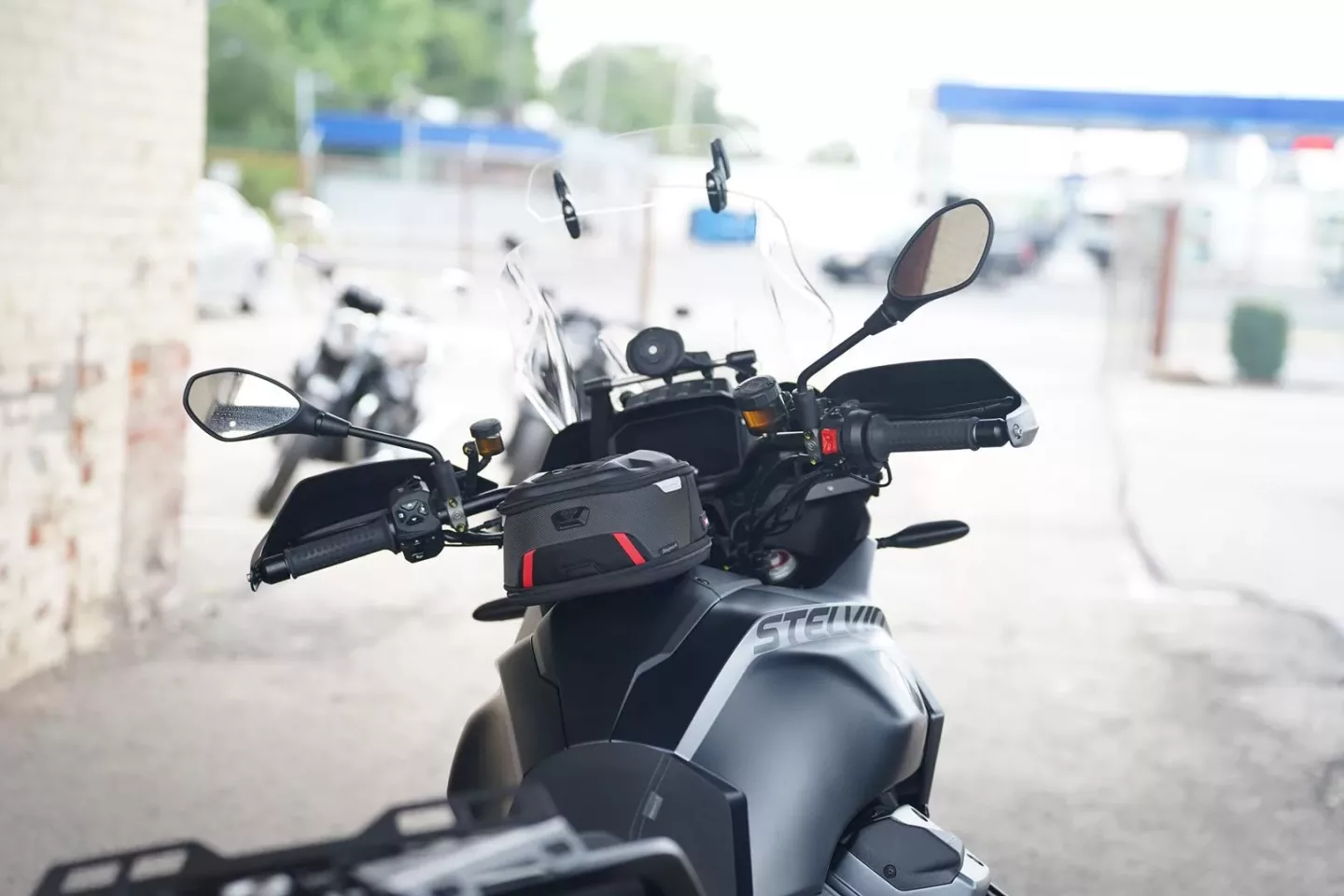 2024 Moto Guzzi Stelvio - Nero Vulcano
