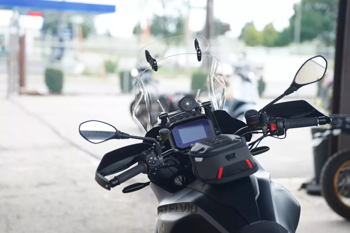 2024 Moto Guzzi Stelvio - Nero Vulcano