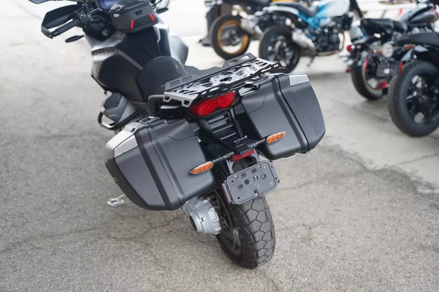 2024 Moto Guzzi Stelvio - Nero Vulcano