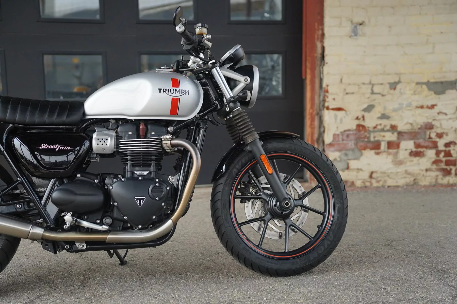 2016 Triumph Street Twin 900 - Image 2