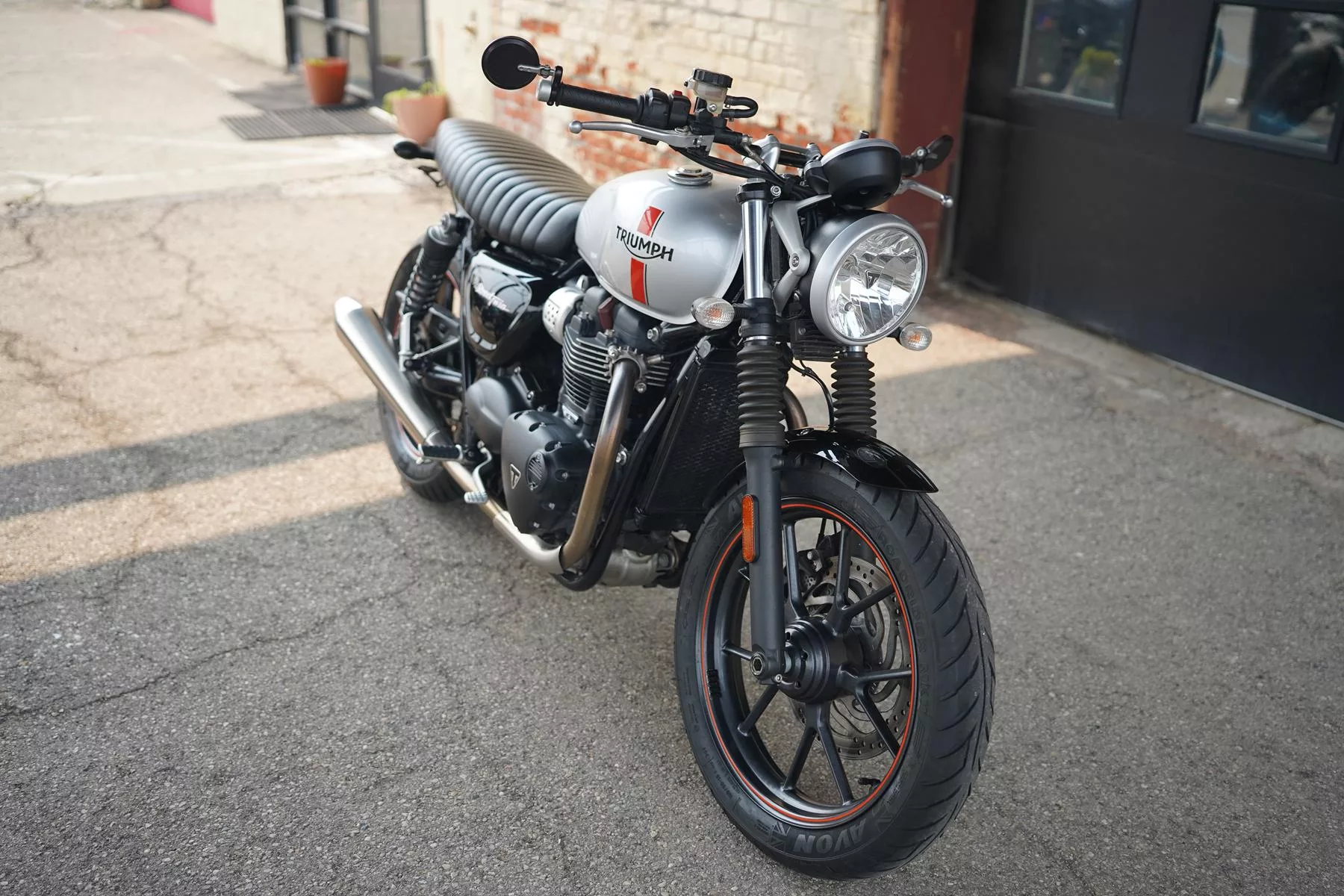 2016 Triumph Street Twin 900 - Image 93