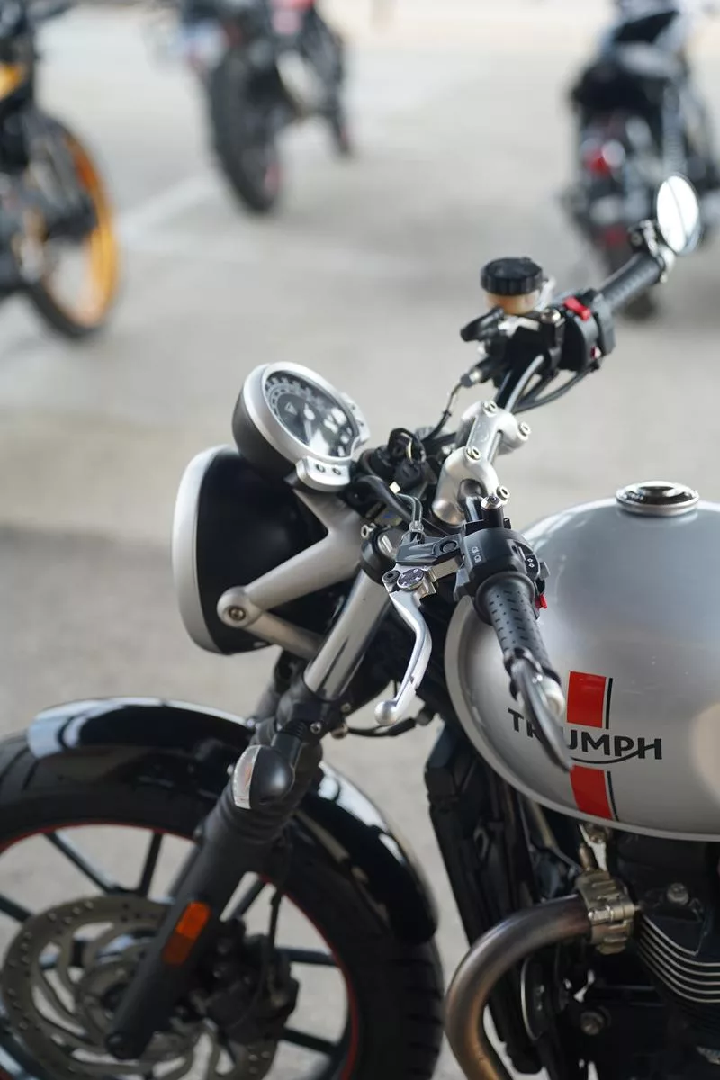 2016 Triumph Street Twin 900 - Image 40