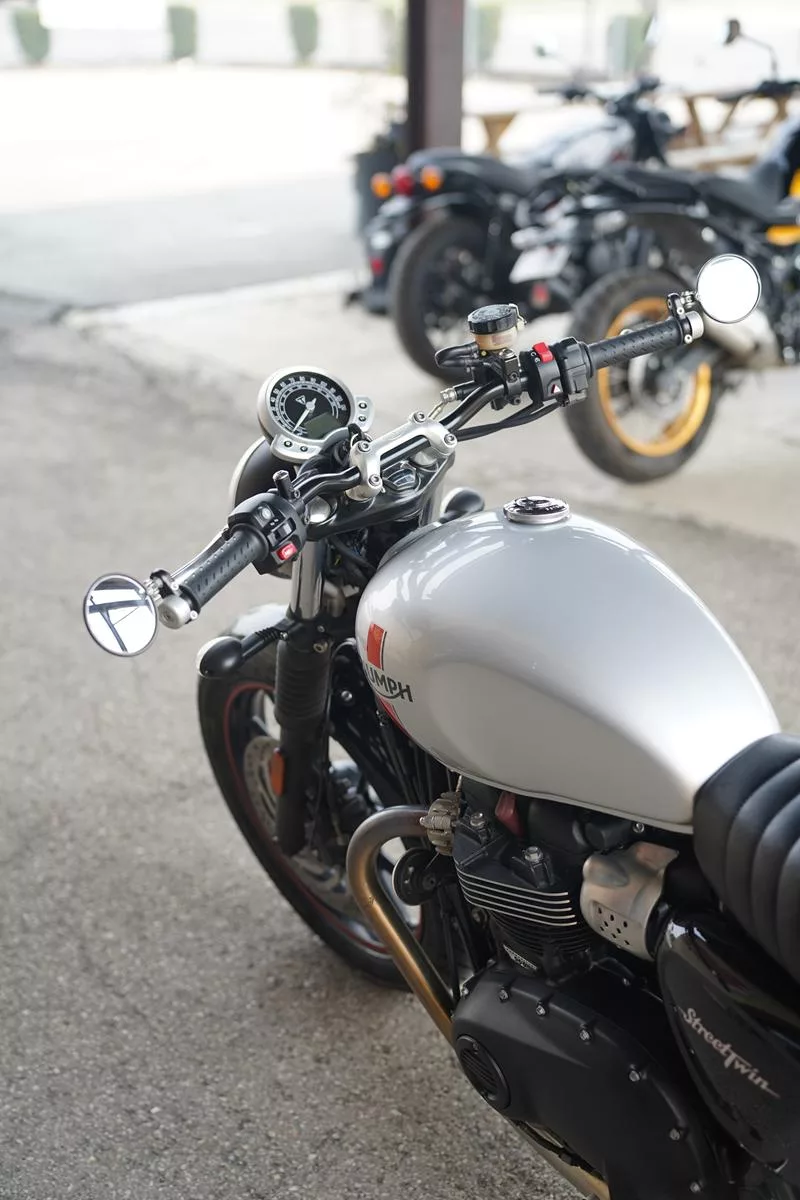 2016 Triumph Street Twin 900 - Image 35