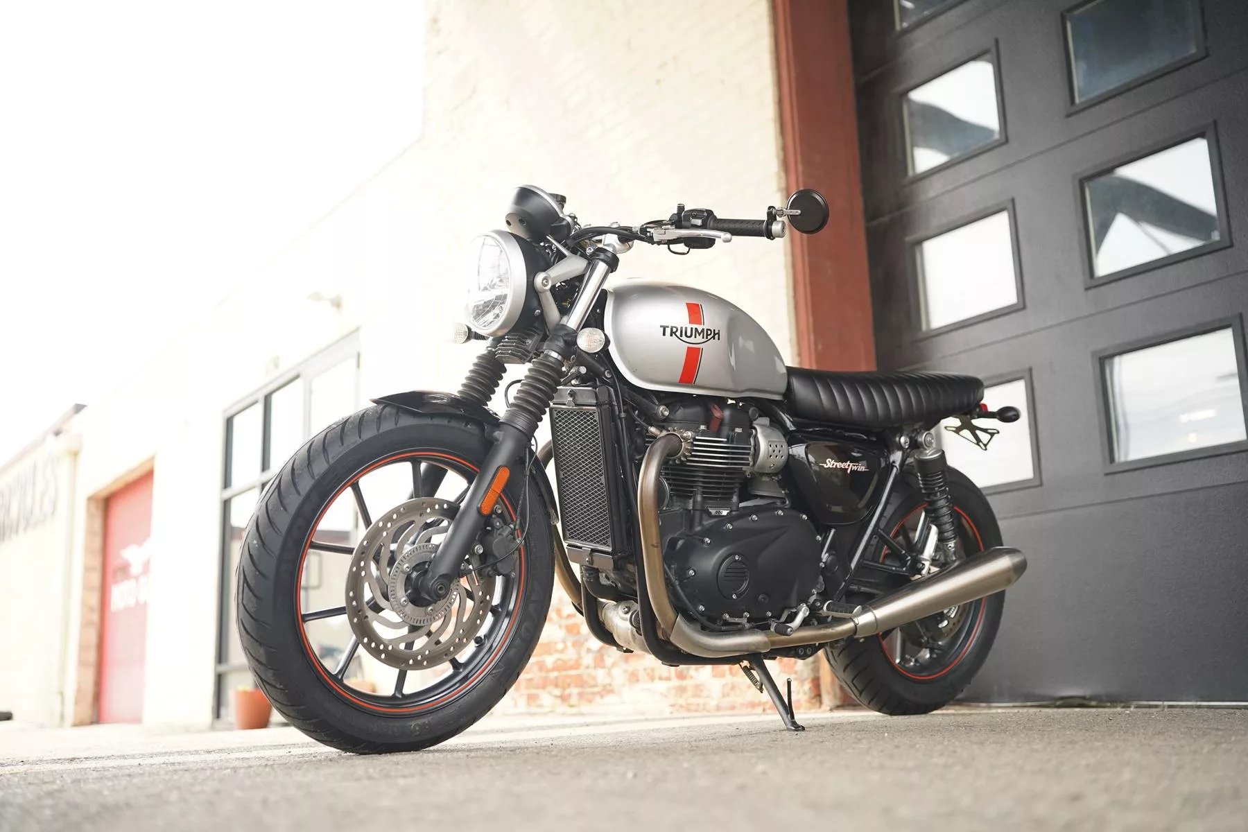 2016 Triumph Street Twin 900 - Image 64