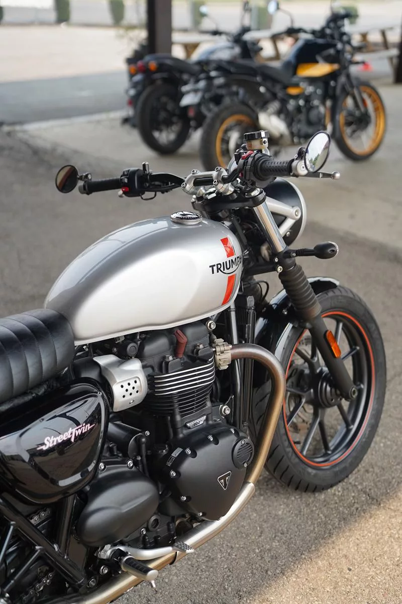 2016 Triumph Street Twin 900 - Image 13