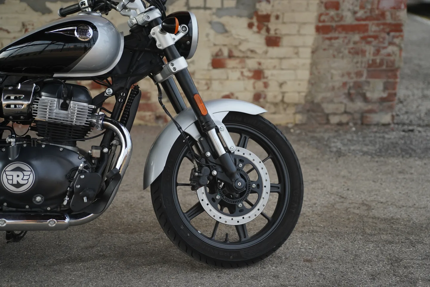 2024 Royal Enfield Super Meteor 650 - Interstellar Gray