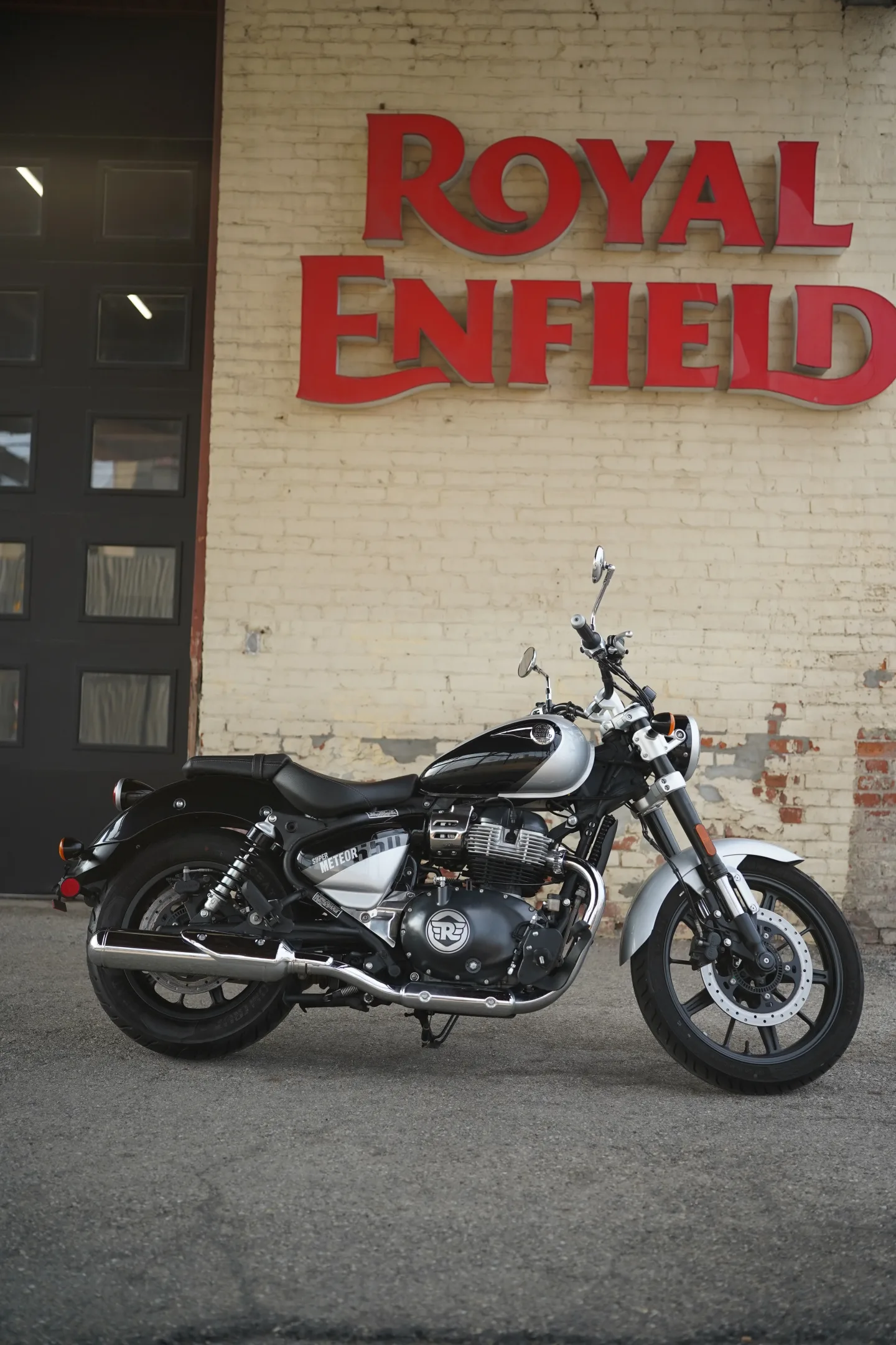 2024 Royal Enfield Super Meteor 650 - Interstellar Gray
