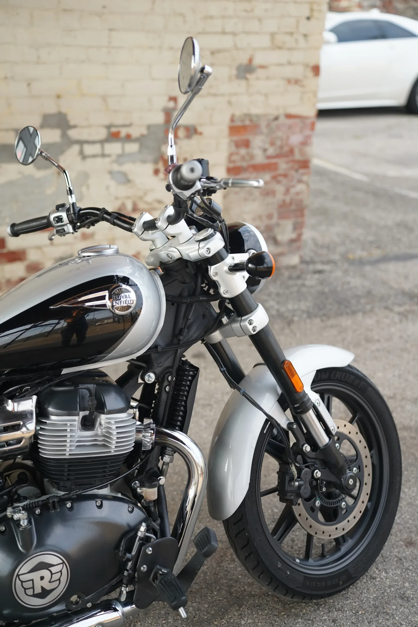 2024 Royal Enfield Super Meteor 650 - Interstellar Gray