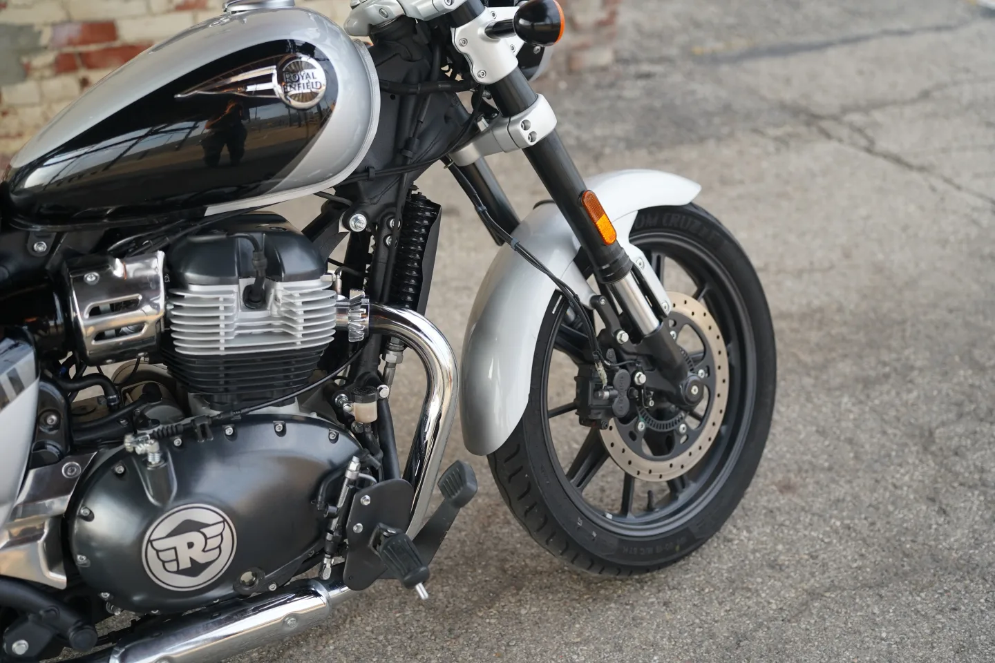 2024 Royal Enfield Super Meteor 650 - Interstellar Gray