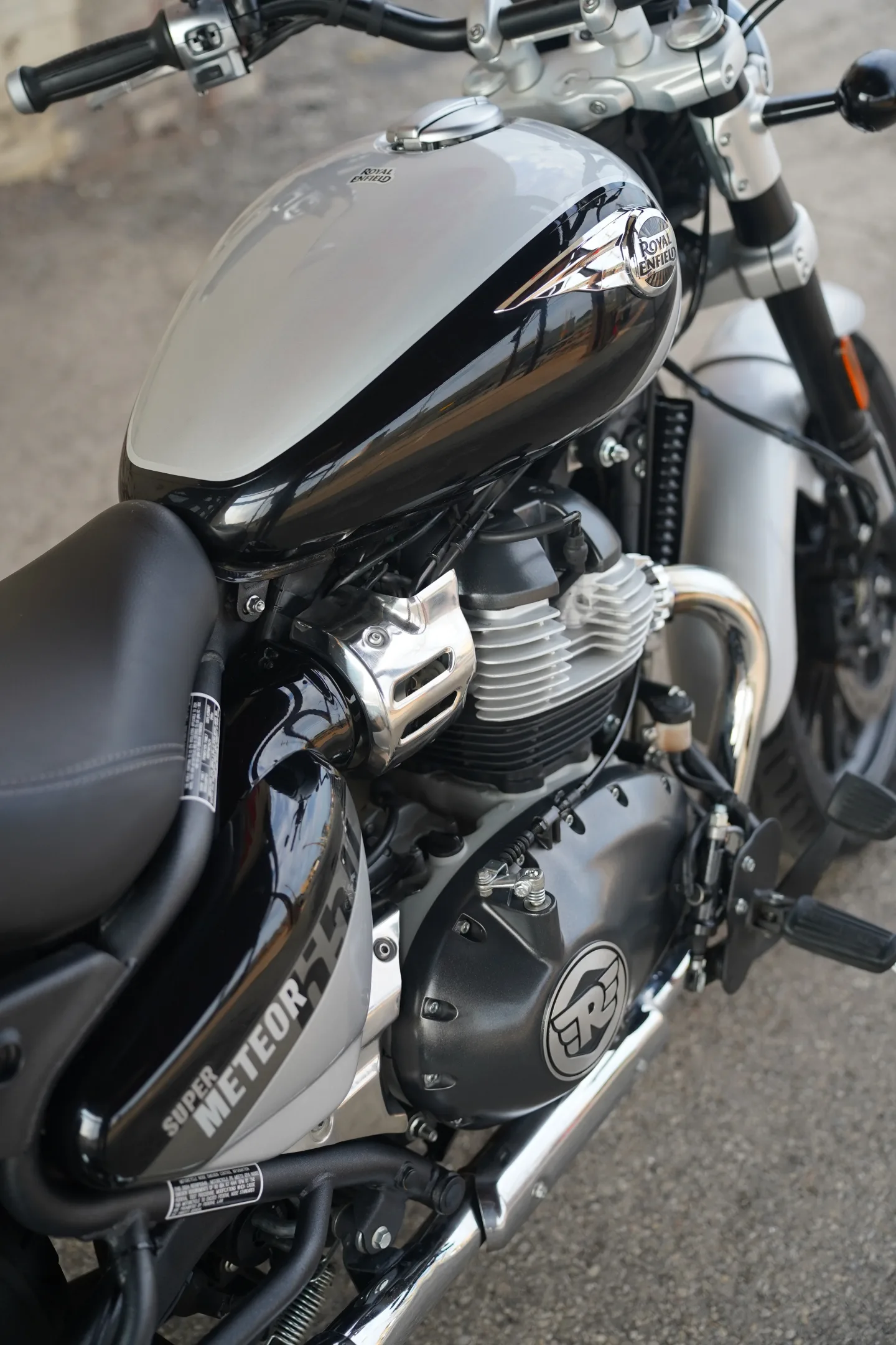 2024 Royal Enfield Super Meteor 650 - Interstellar Gray