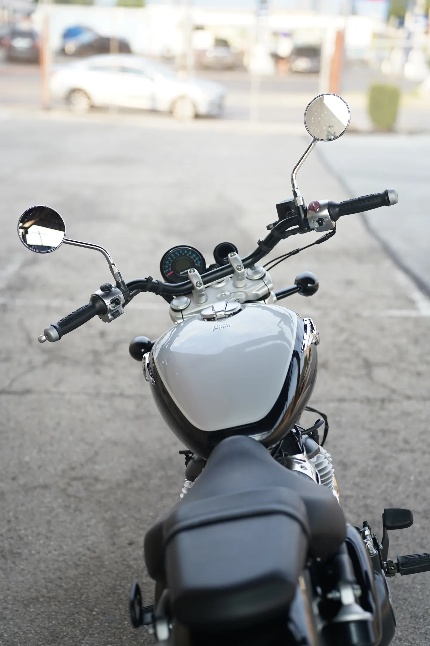 2024 Royal Enfield Super Meteor 650 - Interstellar Gray