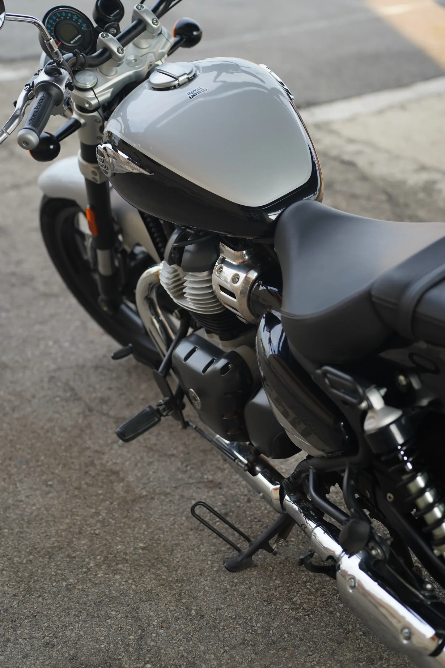 2024 Royal Enfield Super Meteor 650 - Interstellar Gray