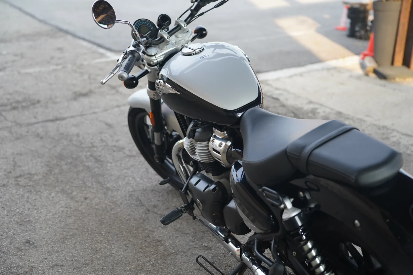 2024 Royal Enfield Super Meteor 650 - Interstellar Gray